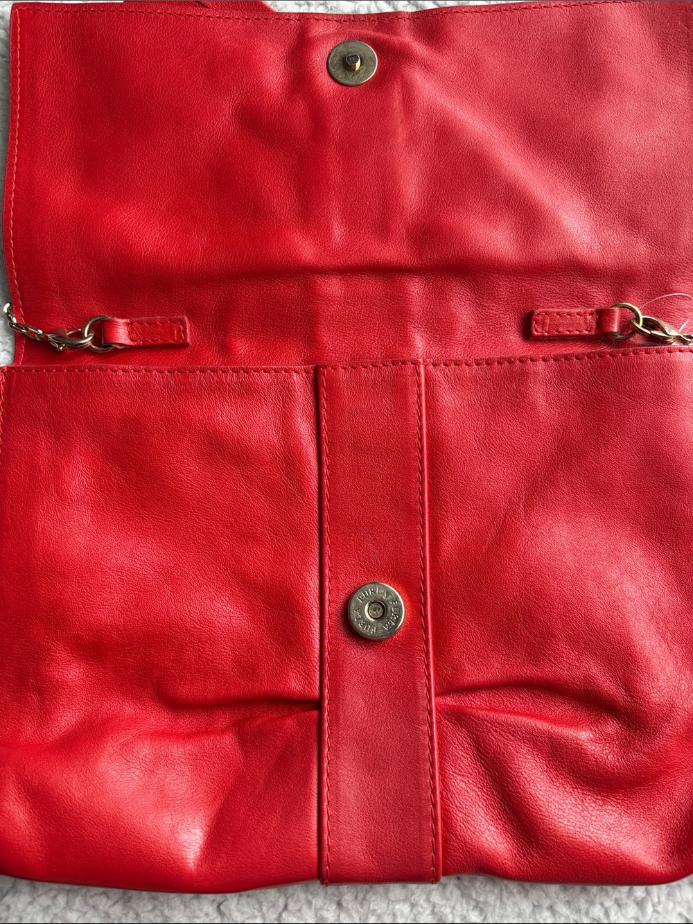 Beautiful Red Furla Bow
Clutch w/removable gold chain calfskin leather VTG - Picture 6 of 15